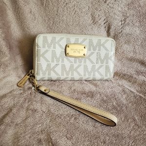 mk hand wallet